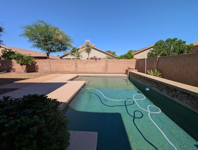 Building Photo - 4 Bedroom 2.5 Bathroom Gate Copper Canyon ...
