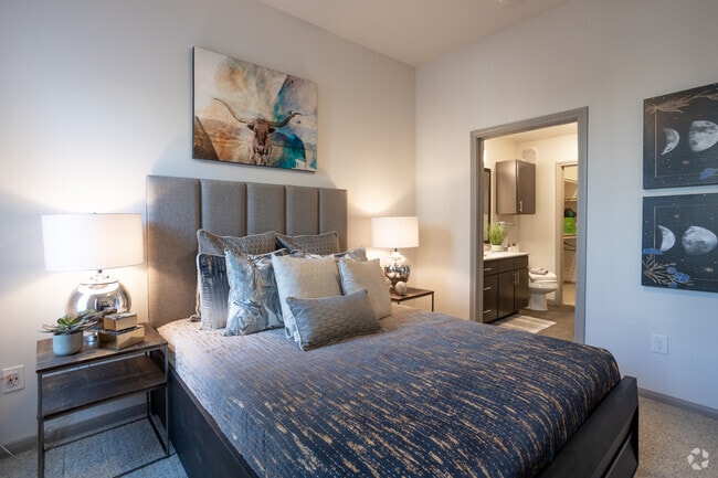 2BR, 2BA - 1022SF - The Grand at Manor Apartments