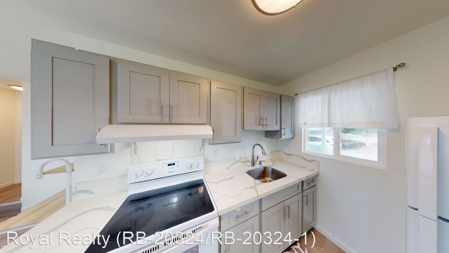 Building Photo - 2 br, 1.5 bath House - 2019 Mohala Way #A