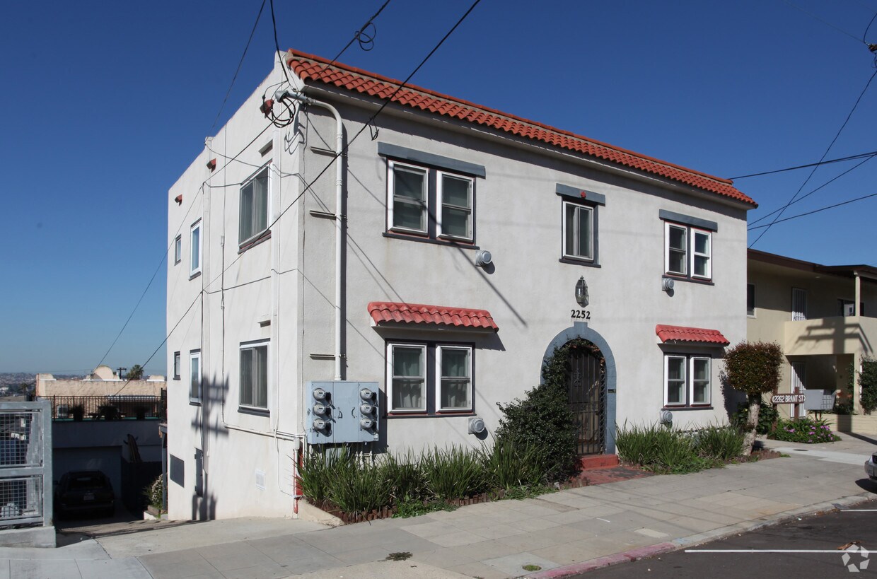 Primary Photo - 2252-2258 Brant St