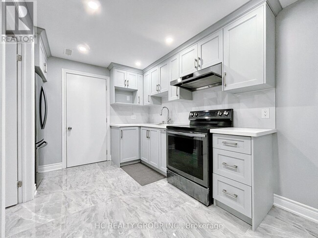 Photo du bâtiment - 310 Hammersly Blvd