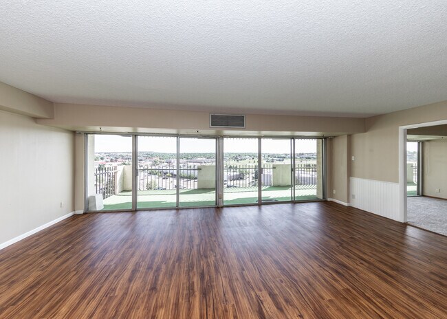 Foto del edificio - 411 Lakewood Cir