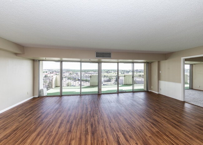 Building Photo - 411 Lakewood Cir