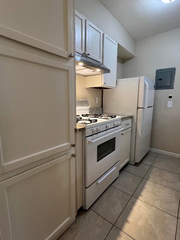 Building Photo - 2300 Lee Trevino Dr