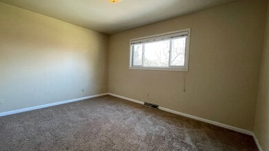 Building Photo - 2821 Redwing Rd