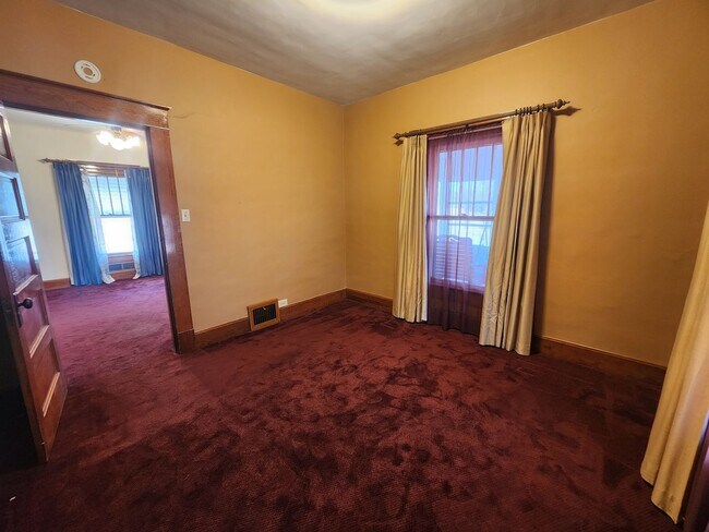 Building Photo - 1 Bedroom House Near Shopping, Parks and Little League Field