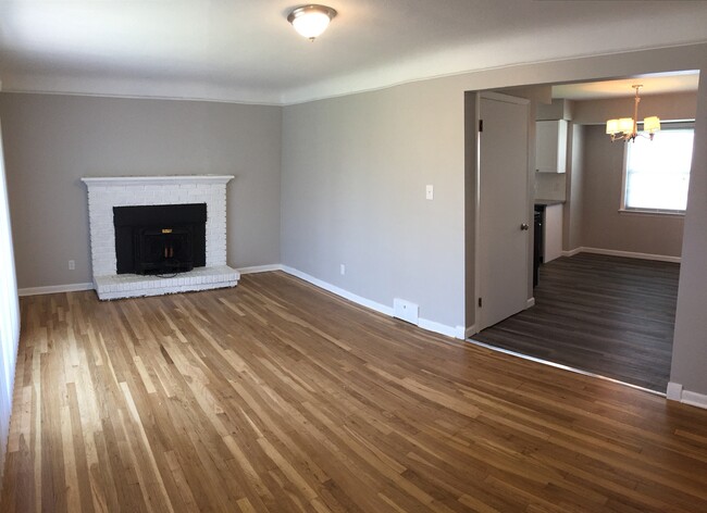 Building Photo - Beautiful 3-Bedroom Ranch available for im...