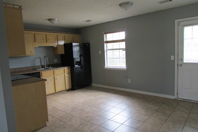 Building Photo - 850 Lyndsi Ln