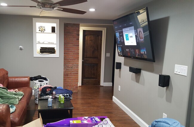 Foto del edificio - 370 N State St