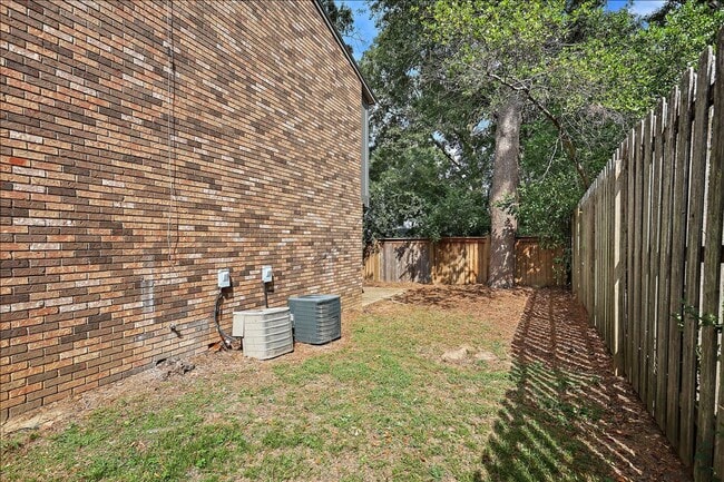 Photo - 1718-1720 Hazel Street Apartment