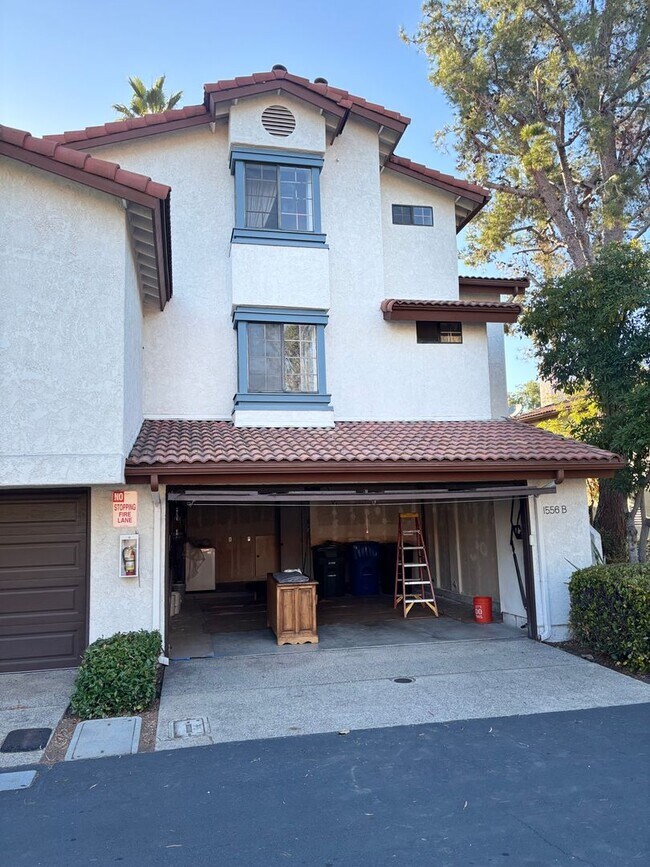 Foto del edificio - Spacious 3 bedrooms 3 full baths home in C...