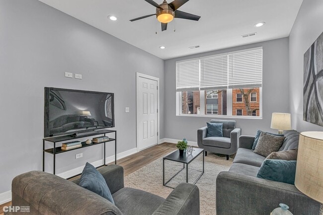 Building Photo - 3920 S Calumet Ave