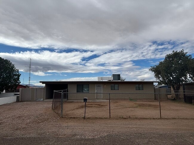 Building Photo - 6661 W Camino Pizarro