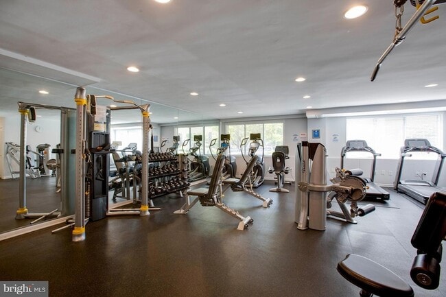Foto del edificio - 8315 N Brook Ln