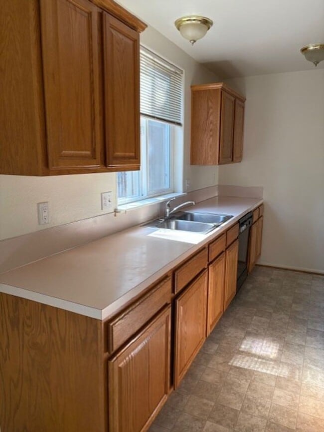 Photo - Four Bedroom w/ fenced yard, large garage House