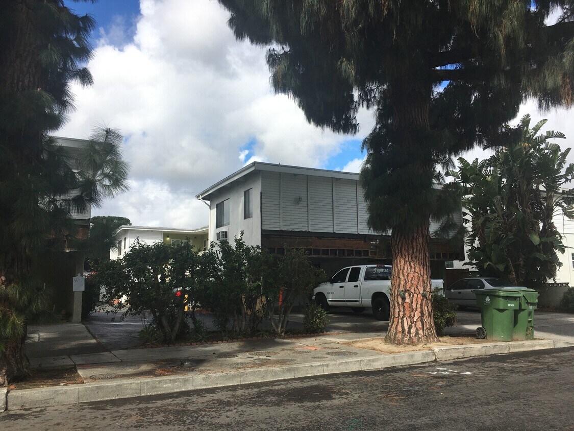 Foto principal - 5651 Cartwright Ave