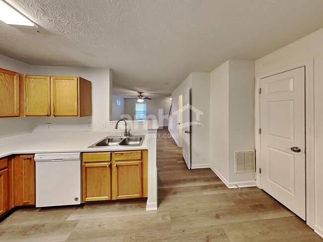 Building Photo - 135 Oak Grove Pl