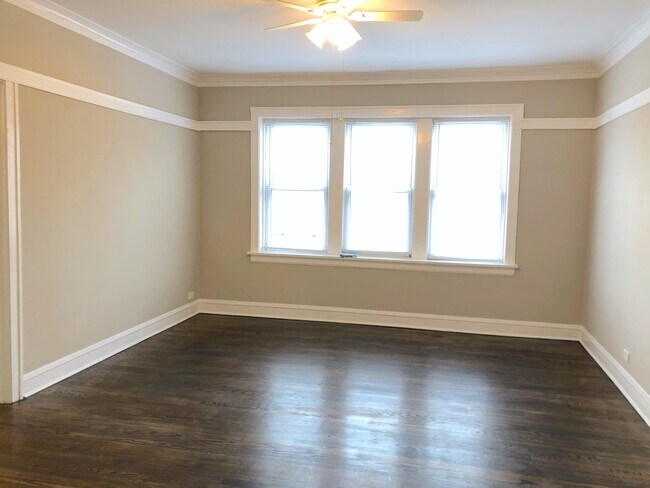 Foto del edificio - 2422 W Fullerton Ave