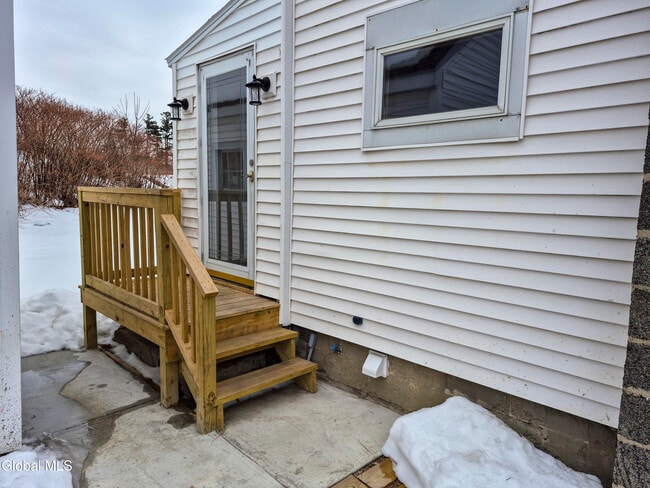 Building Photo - 160 Old Plant Rd