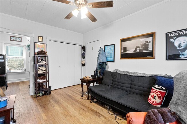 Foto del edificio - 652 W Oakdale Ave