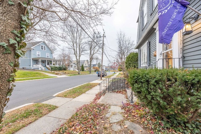 Photo - 139 Grove St House