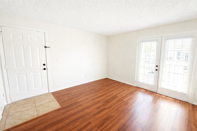 Building Photo - 2550 N Alafaya Trail