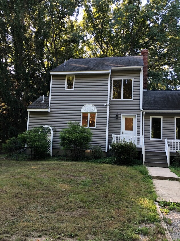 Front Entry - 20 Crane Neck St