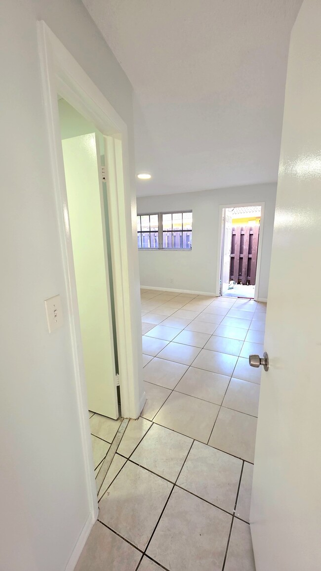 Building Photo - 3581-NPM