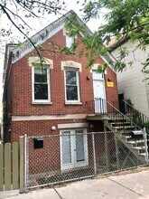 Building Photo - 2118 N Hoyne Ave