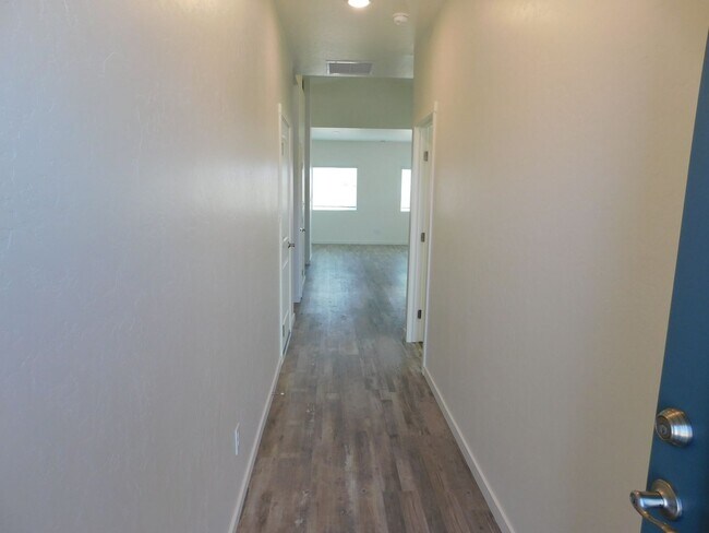 Foto del edificio - WALKING DISTANCE TO COMMUNITY