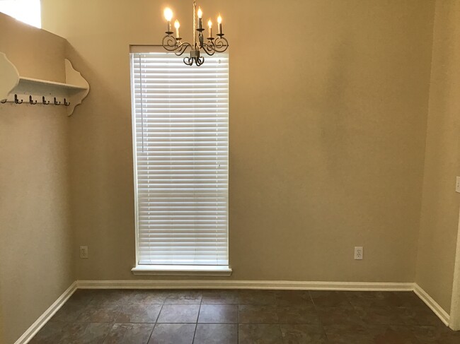 Foto del edificio - 1530 Roseberry Ct