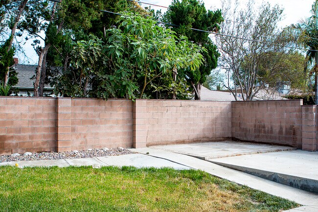 Foto del edificio - 7900 Shoshone Ave