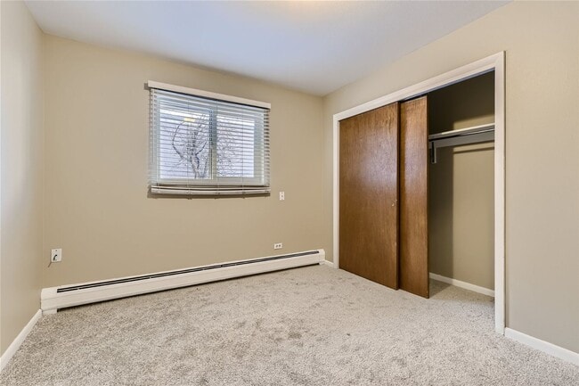 Building Photo - Affordable 3bed/ 1 bath apartment 1 month ...