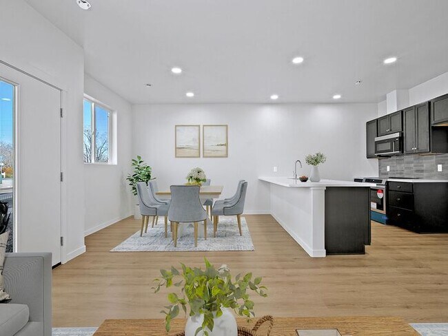 Foto del edificio - Brand-New Construction Townhome in Orchard...