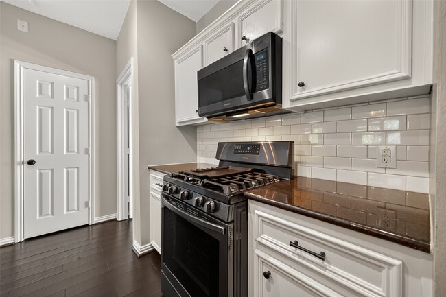 Building Photo - 1127 W 24th St