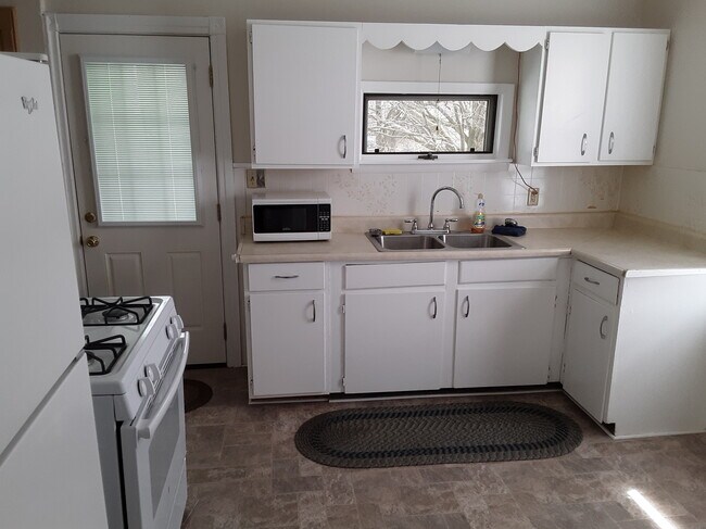Kitchen - 32 Milford St