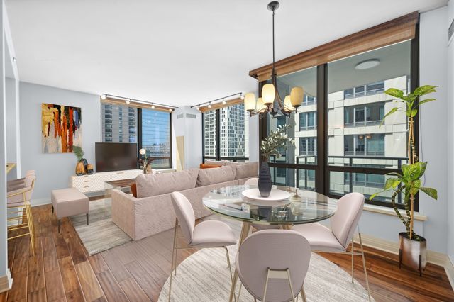 Foto del edificio - 600 N Lake Shore Dr