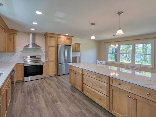 Building Photo - Great Views in Milton! 3-bedroom, 2.5 bath...