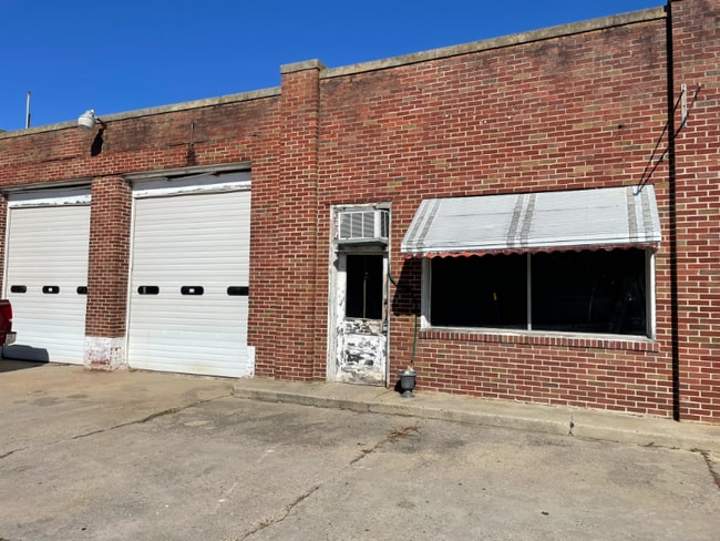 Building Photo - 100 W Green St