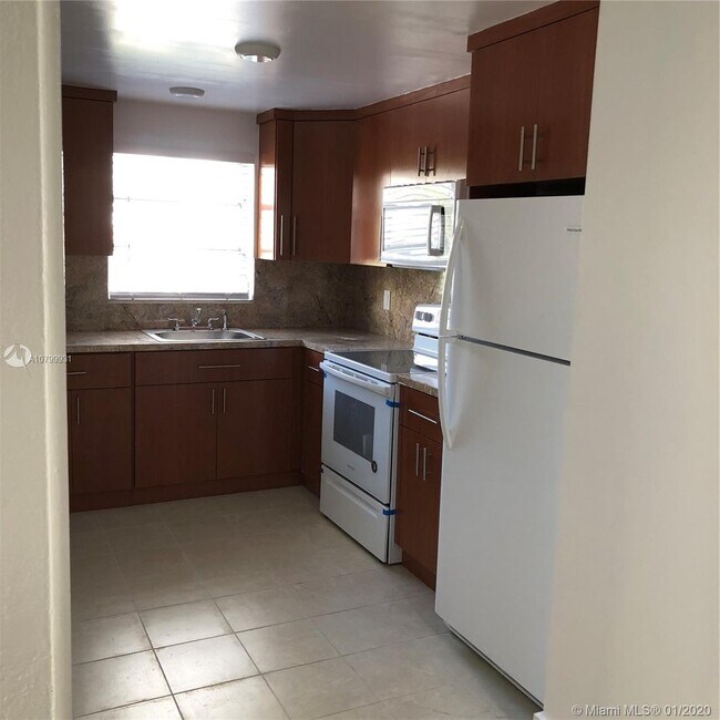 Foto del edificio - 500 NE 26th St
