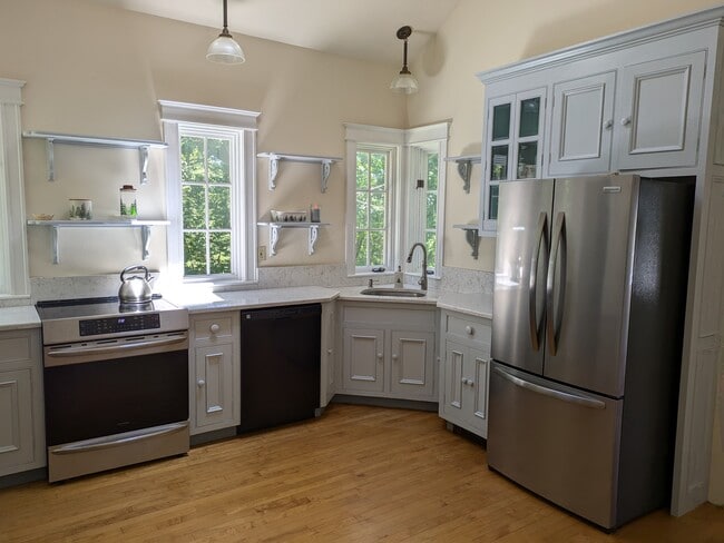 Building Photo - 134 Mountain Rd