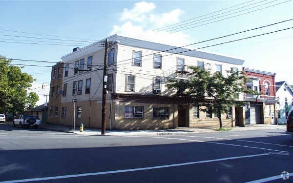 Building Photo - 144-146 Fleming Ave