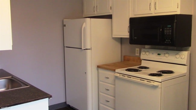 Building Photo - 2 br, 1 bath Apartment - 18281 Alpine Court