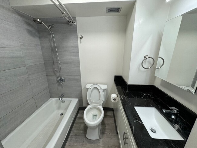 Building Photo - Fairway Villa #2513