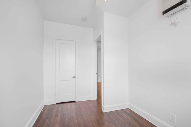 Building Photo - 3930 10th St NE