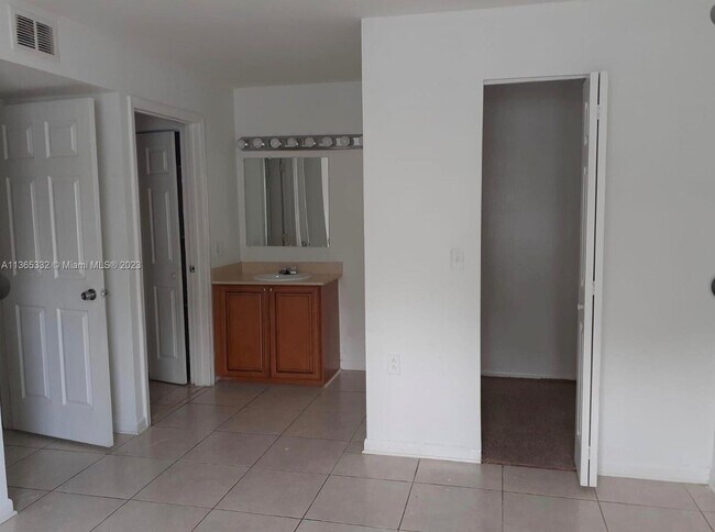 Foto del edificio - 1401 Village Blvd