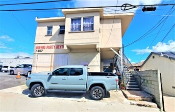 Building Photo - 1309-1309 La Brea Ave