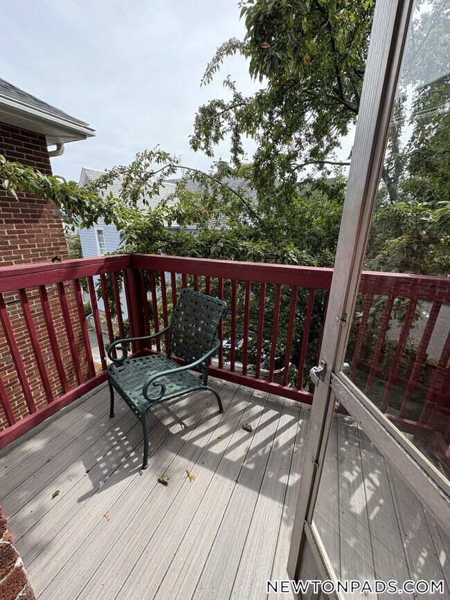 Foto del edificio - 62 Algonquin Rd