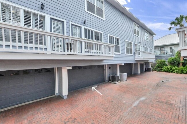 Building Photo - 919 S Rome Ave