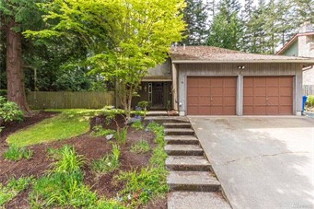 Foto principal - 823 SW Castilian Dr